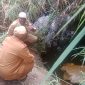 Bupati Deiya dan Kepala Bidang SDA PUPR sedang berdiskusi pembangunan jembatan kali Pipa di Udaugi, 19 Mei 2025