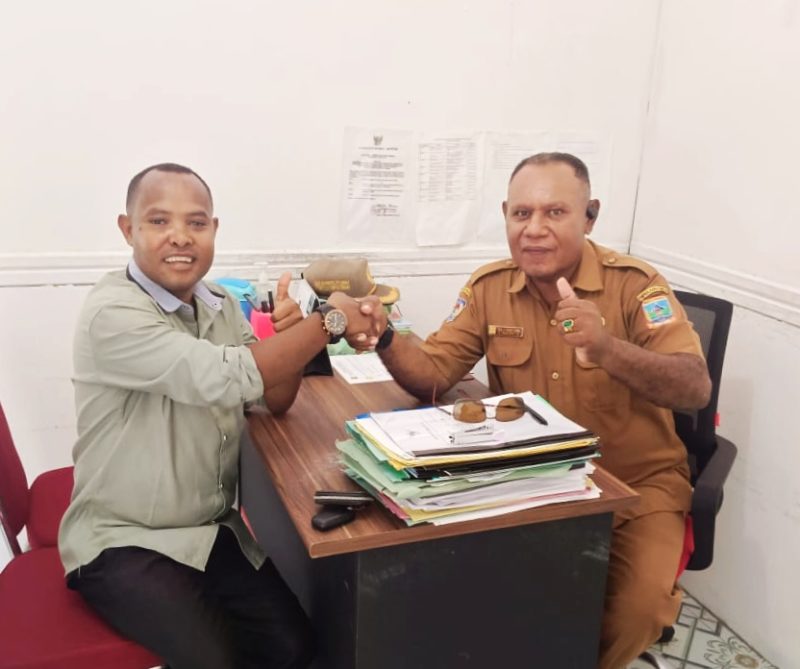 Kepala dinas Pertanian Kabupaten Deiyai menemui Kabid pertanian Provinsi di ruang kerjanya. Seni, 19 Mei 2025
