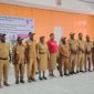 Foto bersama kepala Dinas sosial, 5 kepala distrik, kepala dinas DPMK, DUTCAPIL dan Plt. Kabag Hukum di ruangan aula sekwan, 20 Mei 2025