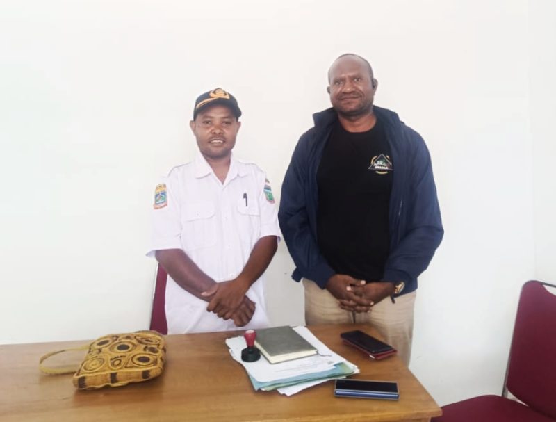 Direktur Yapkema Papua dan Kepala Dinas Pertanian saat jumpa di ruang kerja kadis pertanian, kamis, 21 Mei 2025.