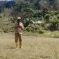Masyarakat Kampung Deemago masih beraktivitas tanpa listrik dan akses jalan, berharap pembangunan segera tiba.