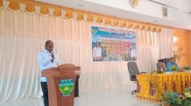 Wakil Bupati Deiyai membuka Bimtek Sistem Informasi Online untuk Ormas di Aula Sekwan.