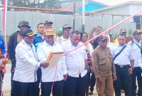 Wakil Bupati Deiyai, Ayub Pigome, secara simbolis meluncurkan Perda Pajak Daerah dan Retribusi Daerah, menandai babak baru penguatan keuangan daerah untuk kesejahteraan masyarakat.