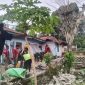 Kondisi terkini pagar pembatas yang terbongkar menimpa atap Asrama Bomou Jayapura, Senin, 2 Juni 2025. 