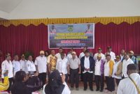 Sekretaris Daerah Kabupaten Deiyai, Bapak Elimelek Edowai, saat membuka Bimtek Pengelolaan Perpustakaan, menandakan komitmen pemerintah daerah terhadap literasi.