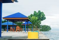 Suasana tenang dan alami di Pantai Kogemani, Nabire Timur. Cocok untuk liburan keluarga, santai, dan memancing.