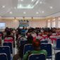 Ibu Frits Bukega sedang memberikan materi tentang pendidikan dan keterampilan keluarga di kegiatan Sosialisasi Indeks Desa di Kabupaten Deiyai, Tahun Anggaran 2025.