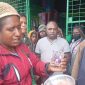 Potongan karet plastik yang ditemukan dalam minuman Pop Ice oleh dr. Selvius Ukago di Pasar Waghete, Deiyai, Papua Tengah.