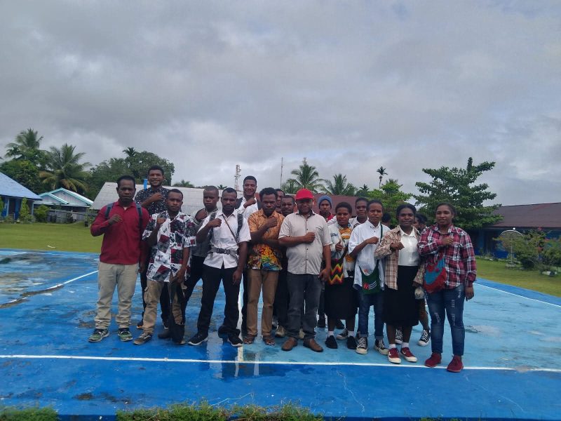 Calon mahasiswa mendaftar di SMA YPPGI Nabire, lokasi pendaftaran resmi STIKes Papua Sehat Nabire tahun ajaran 2025/2026.