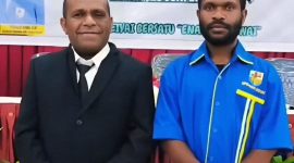 Foto bersama Melison Dogopia bersama Bupati Deiyai Melkianus Mote, ST, saat terpilih sebagai Ketua DPD II KNPI Deiyai dalam Musda IV, 28 Juni 2025. 