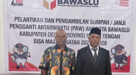 Yustinus Edowai Sekretaris Bawaslu kabupaten Deiyai bersama Nerius Adii, S.Ak fi ruangan Bawaslu Provinsi Papua Tengah usai dilantik pada 26/07/2025. 
