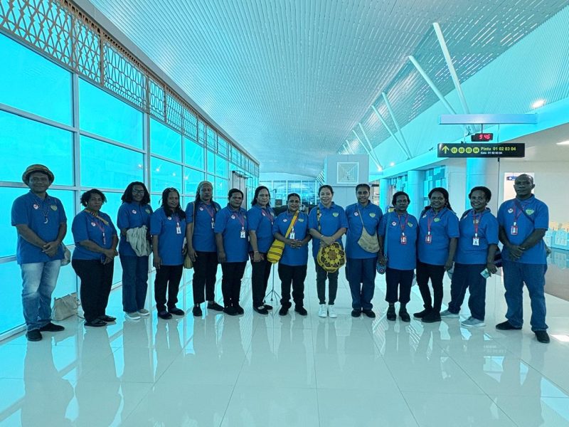 Pengurus Dekranasda Kabupaten Deiyai saat tiba di Balikpapan untuk mengikuti HUT Dekranasda ke-45, 8 Juli 2025.
