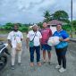 PERINDO Papua Tengah menyerahkan bantuan bola voli dan futsal kepada pemuda Nabire Timur, Jumat (11/7/2025). (Foto: Dok. PERINDO)