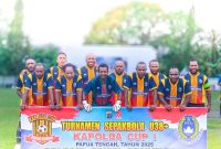 Club Dosa FC [Dogiyai Sayang] di lapangan bola Sebelum bertanding. 