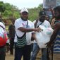 Plt. Ketua DPW PERINDO Papua Tengah, Philemon  Keiya, Wakil Ketua Anto Sony Pakage, dan Ketua Perindo Deiyai Demianus Agapa saat memberikan bantuan olahraga pada Sabtu, 25/07//2025. 