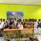 Para peserta dan narasumber pelatihan Juru Tuberkulosis (TB) berfoto bersama usai pembukaan kegiatan yang digelar di Aula Dinas Kesehatan Kabupaten Deiyai, Selasa (29/7/2025). Kegiatan ini bertujuan meningkatkan kapasitas petugas TB dari 10 Puskesmas dalam upaya deteksi dini dan penanggulangan TB.