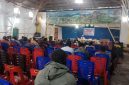 Kadispora Deiyai, Tino Mote, saat menyampaikan sambutan dalam rapat sinkronisasi kepemudaan di Aula Katolik Waghete II, Selasa (1/7/2025).