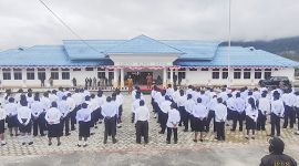 Bupati Deiyai memimpin apel penyerahan SK CPNS Formasi 2024 di halaman Kantor Bupati Deiyai, Selasa (22/7/2025).