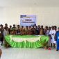 Kepala DP3AKB Kabupaten Deiyai, Roby Bobii, S.Ip, bersama ASN dan staf foto bersama usai kegiatan workshop. 