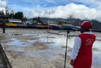 Bupati Deiyai Melkianus Mote, ST saat membuka lomba gerak jalan di Lapangan Thomas Adii Wagete, 8 Agustus 2025. 