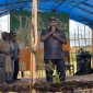 Anggota DPRK Provinsi Papua Tengah, Donatus Mote, memberikan sambutan pada pembukaan Pameran Kreativitas SMAK Aweidabi di Kabupaten Deiyai, 13 Agustus 2025.