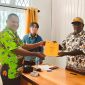 Inspektorat Kabupaten Deiyai menyerahkan hasil review pengelolaan Dana Desa dari 67 kampung kepada DPMK Kabupaten Deiyai pada 14 Agustus 2025. 
