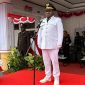 Wakil Bupati Deiyai, Ayub Pigome, memimpin upacara penurunan bendera HUT RI ke-80 di Deiyai. Prosesi berlangsung khidmat, menunjukkan semangat nasionalisme yang kuat. 