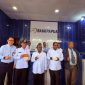 Bupati Deiyai, Melkianus Mote dan Wakil Bupati bersama Kabag BPKAD, dan Pimpinan Bank Papua saat usai membuka rekening 