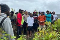 Bupati Deiyai, Melkianus Mote, ST, bersama Wakil Bupati Ayub Pigome dan sejumlah kepala OPD saat meninjau lokasi peluapan air di Kampung Deemaago, Kamis (22/8/2025).