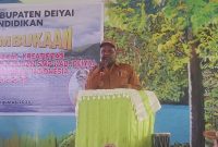 Wakil Bupati Deiyai, Ayub Pigome, saat memberikan sambutan dalam pembukaan lomba peminatan bakat dan olimpiade sains tingkat SD dan SMP se-Kabupaten Deiyai, Selasa (5/8/2025) di Aula SMP Negeri 1 Deiyai.