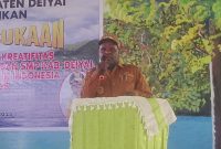 Wakil Bupati Deiyai, Ayub Pigome, saat memberikan sambutan dalam pembukaan lomba peminatan bakat dan olimpiade sains tingkat SD dan SMP se-Kabupaten Deiyai, Selasa (5/8/2025) di Aula SMP Negeri 1 Deiyai.