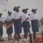 Siswa SMP YPPGI Tenedagi saat memainkan gitar melodi dalam lomba vokal grup tingkat SMP dan SMA/SMK Kabupaten Deiyai, 5 Agustus 2025. Aksinya memukau penonton dan juri berkat teknik bermain yang halus dan penuh karakter.