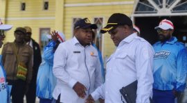 Wakil Bupati Deiyai, Ayub Pigome, saat melakukan sidak di salah satu kantor OPD untuk memantau kehadiran ASN dan tenaga honorer, Deiyai, 6 Agustus 2025.