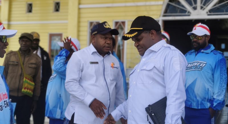 Wakil Bupati Deiyai, Ayub Pigome, saat melakukan sidak di salah satu kantor OPD untuk memantau kehadiran ASN dan tenaga honorer, Deiyai, 6 Agustus 2025.