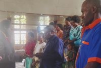 “Pdt. Albert Pekei, S.Th saat melantik Panitia Natal & HUT Jemaat Bethani Bomou I serta Panitia Natal Komisi Sekolah Minggu, Minggu (31/8/2025).”