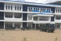 Tampak Depan Rumah Sakit Umum Daerah Kabupaten Paniai Provinsi Papua Tengah. 