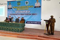Bupati Deiyai, Melkianus Mote, ST, saat membuka secara resmi Sosialisasi Bulan Imunisasi Anak Sekolah (BIAS) di Aula BKPSDM Deiyai.
