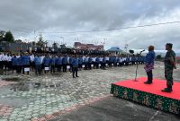 Wakil Bupati Deiyai, Ayub Pigome, saat memimpin Apel Gabungan Hari Korpri di halaman Kantor Bupati Deiyai, Waghete, 17 September 2025.
