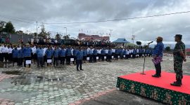 Wakil Bupati Deiyai, Ayub Pigome, saat memimpin Apel Gabungan Hari Korpri di halaman Kantor Bupati Deiyai, Waghete, 17 September 2025.
