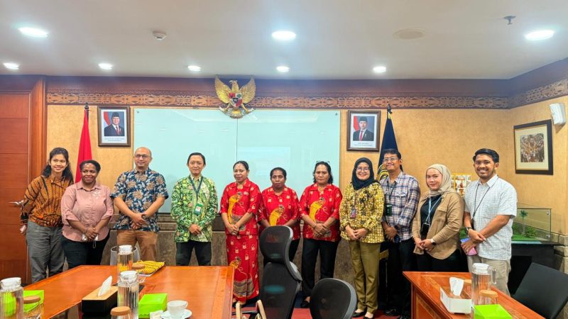 Delegasi Pemkab Deiyai yang dipimpin Staf Dinas Pariwisata, Yolanda Asmuruf (tengah), saat melakukan audiensi dengan perwakilan Kemenparekraf di Jakarta.