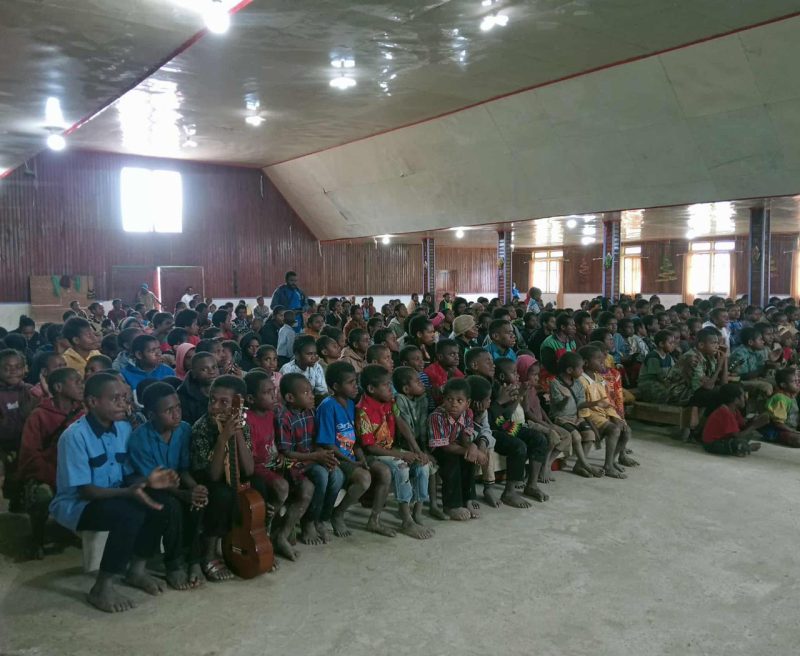 Anak-anak Kingmi Kordinator PAR Deiyai saat mengikuti Seminar di Gedung Gereja bethani Bomou I, Sabtu, 27/09/2025
