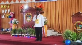 Bupati Deiyai Melkianus Mote, S.T., saat memberikan sambutan di Gedung gereja Kingmi Antiokhia Waghete, 12/09/2025.