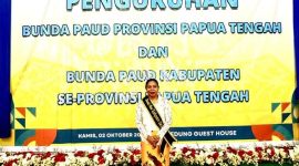 Ny. Fransina Rumbiak Mote, S.KM resmi menjabat sebagai Bunda PAUD Kabupaten Deiyai.