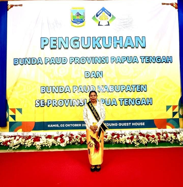 Ny. Fransina Rumbiak Mote, S.KM resmi menjabat sebagai Bunda PAUD Kabupaten Deiyai.