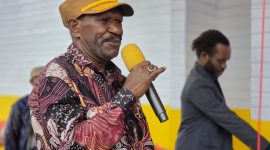 Mesak Pakage, S.Sos Asisten II Kabupaten Deiyai, juga Tokoh Pejuang Kabupaten Deiyai. 