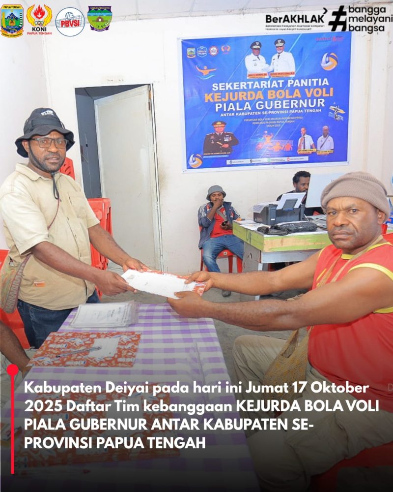 Andi Mote, Ketua PBVSI Kabupaten Deiyai, saat mendaftarkan kontingennya di Nabire (17/10/2025).