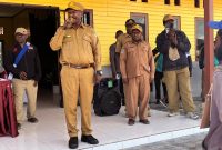 Asisten II Deiyai, Mesak Pakage, S.Sos., secara resmi membuka kegiatan Pembinaan Lembaga Pelatihan Kerja Swasta (LPKS) dan menekankan pentingnya pelatihan kompetensi sebagai langkah strategis peningkatan SDM daerah di Kantor Dinas Tenaga Kerja, Waghete.
