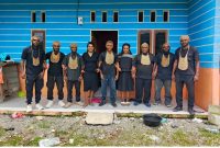 Personil Grup musik "Tigi Peku" Foto bersama sebelum berangkat ikut lomba pada 24/10/2025.