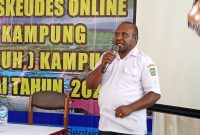 Asisten I Bidang Pemerintahan, Simon Mote, S.STP resmi membuka kegiatan Bimtek pengelolaan Keuangan Desa berbasis aplikasi SISKEUDES online di Aula SMA Negeri 1 Tigi Kabupaten Deiyai pada Rabu, 29/10/2025.