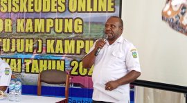 Asisten I Bidang Pemerintahan, Simon Mote, S.STP resmi membuka kegiatan Bimtek pengelolaan Keuangan Desa berbasis aplikasi SISKEUDES online di Aula SMA Negeri 1 Tigi Kabupaten Deiyai pada Rabu, 29/10/2025.